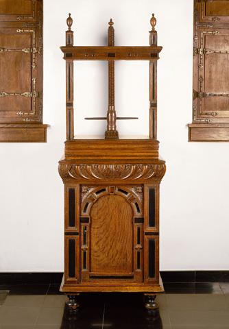 Vlaamse linnenpers, 1700-1725
